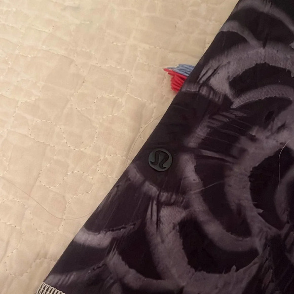 Lululemon Dance to Yoga Mesh Black and white Racerback Tank Top Size 2 - Picture 3 of 5